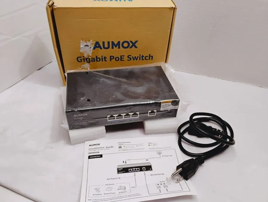 Коммутатор Aumox 5 Port Gigabit PoE Switch with 4 Port PoE SG305P Network Ethern — фото лота 1