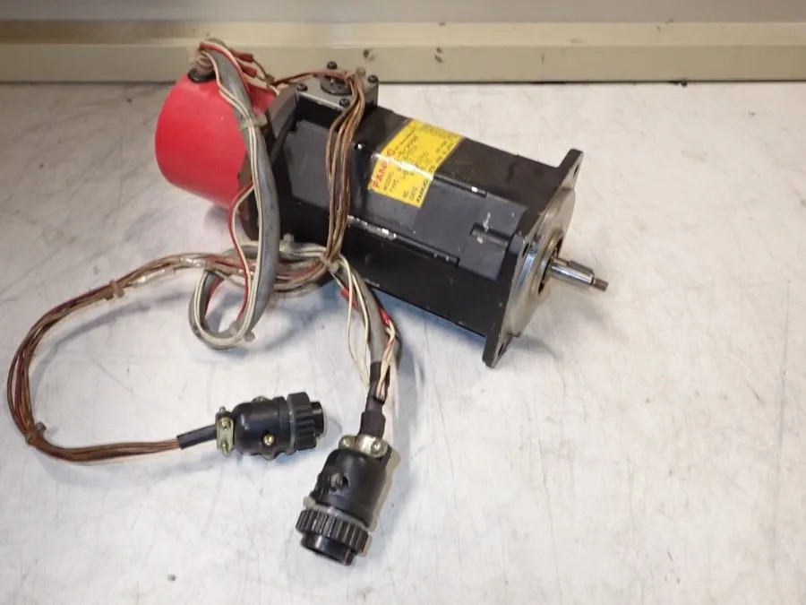 Серводвигатель Fanuc A06B-0524-B251 1-0/3000 AC Servo Motor with Encoder