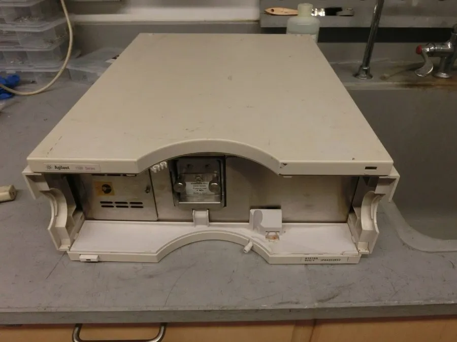 Хроматограф HP/Agilent 1100 HPLC System Pump Autosampler G1314A VWD Detector #18