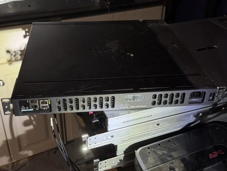 Маршрутизатор Cisco 4300 Series Rack-Mountable Router C4300 Series Product Line