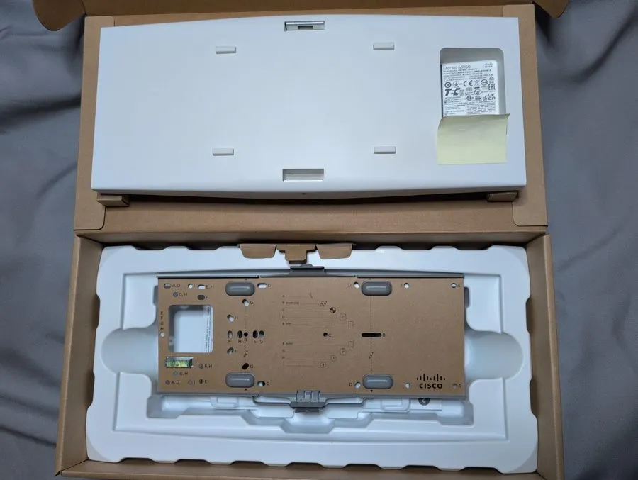Точка доступа Wi-Fi Cisco Meraki MR56 WiFi 6 Indoor Wireless Access Point UNCLAI