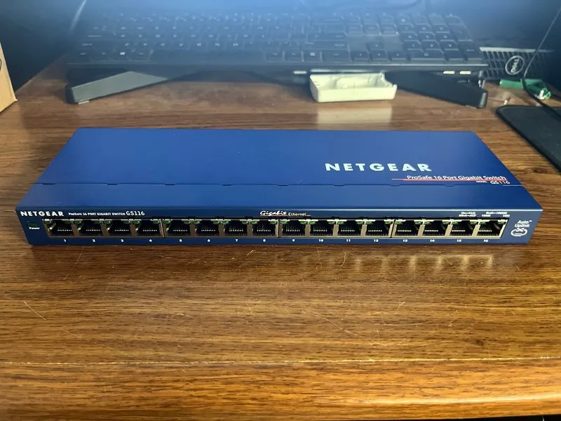 Коммутатор NetGear 16-Port Gigabit Unmanaged Switch- GS116v2 — фото лота 1
