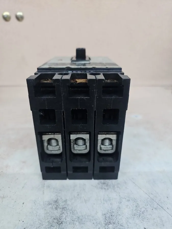 Автоматический выключатель Siemens Sentron HED43B060 60A 3-Pole 480V AC Bolt-On 