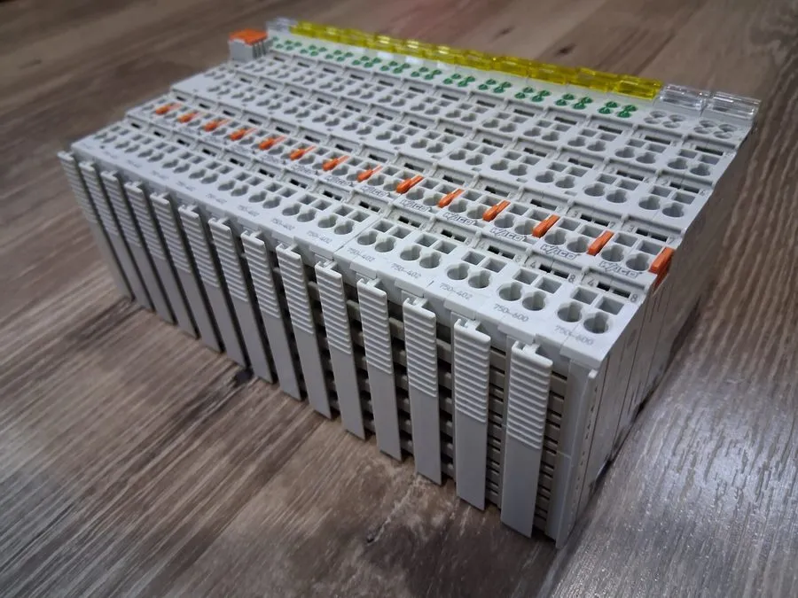 Модуль WAGO 750-601 I/O System 750 Supply Module w/ Fuse 24V DC 6.3A DIN Rail