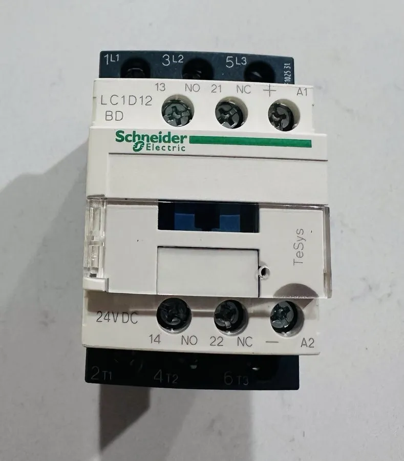 Контактор Schneider LC1D12BD TeSys Deca three-pole contactor, 12A, 24VDC, cULus