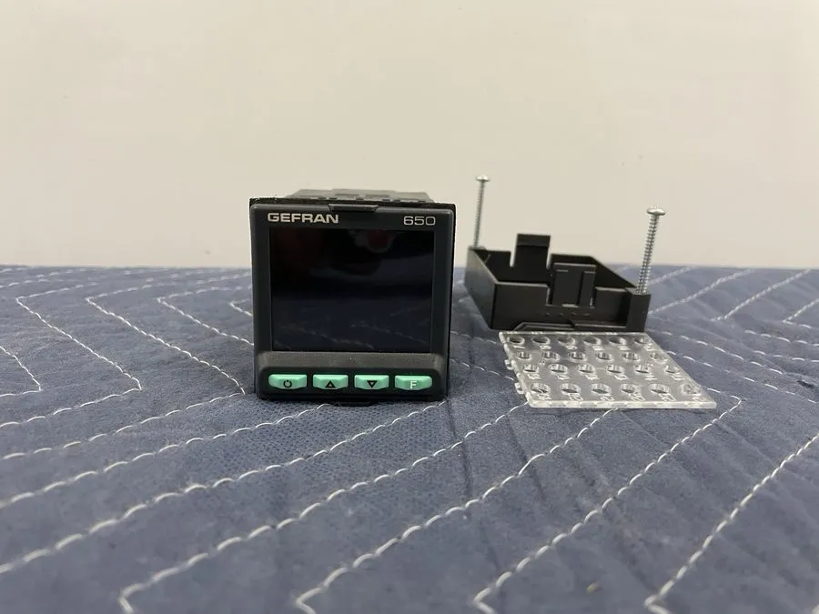 Датчик температуры Gefran 650P-D-RR0-00101-1-G PID Temperature Controller — фото лота 1