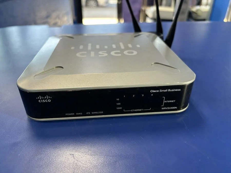 Маршрутизатор Cisco WRVS4400N 4-Port Gigabit Wireless N Router Business Series L