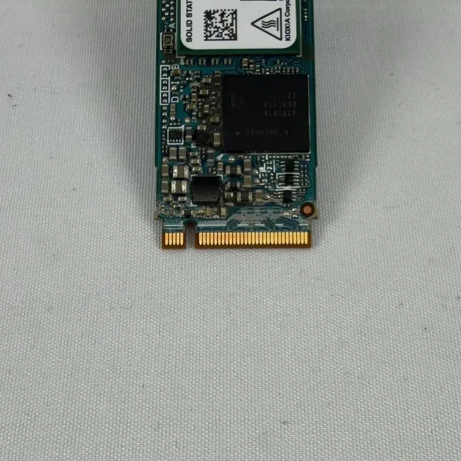 SSD-накопитель Kioxia 2280mm Solid State Drive 2TB M.2 6Gbps SSD KXG60PNV2T04 — фото лота 2