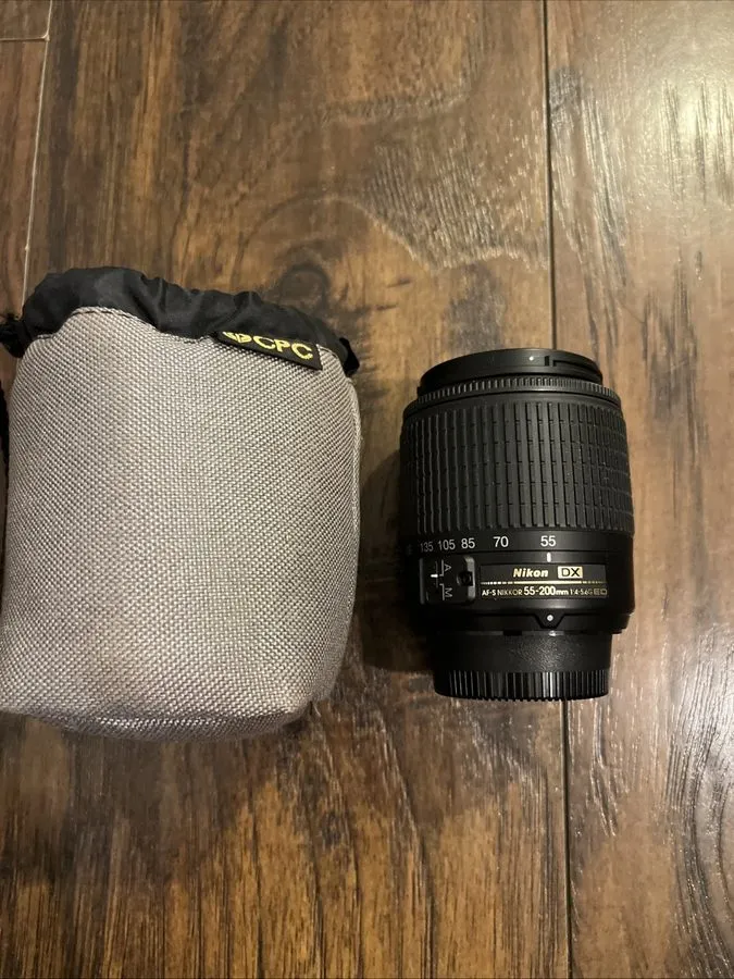 Объектив NIKON AF-S NIKKOR 55-200mm f4-5.6G ED DX VR IF LENS, CAPS, POUCH