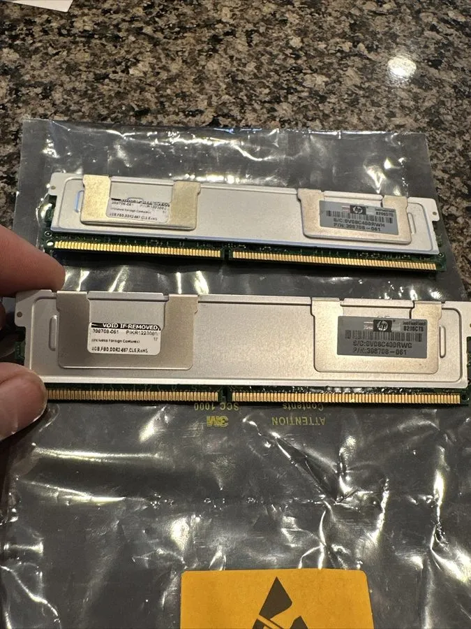 Модуль памяти Samsung M395T5160QZ4-CE66 4GB 240p PC2-5300 2Rx4 ECC DDR2-667MHz F
