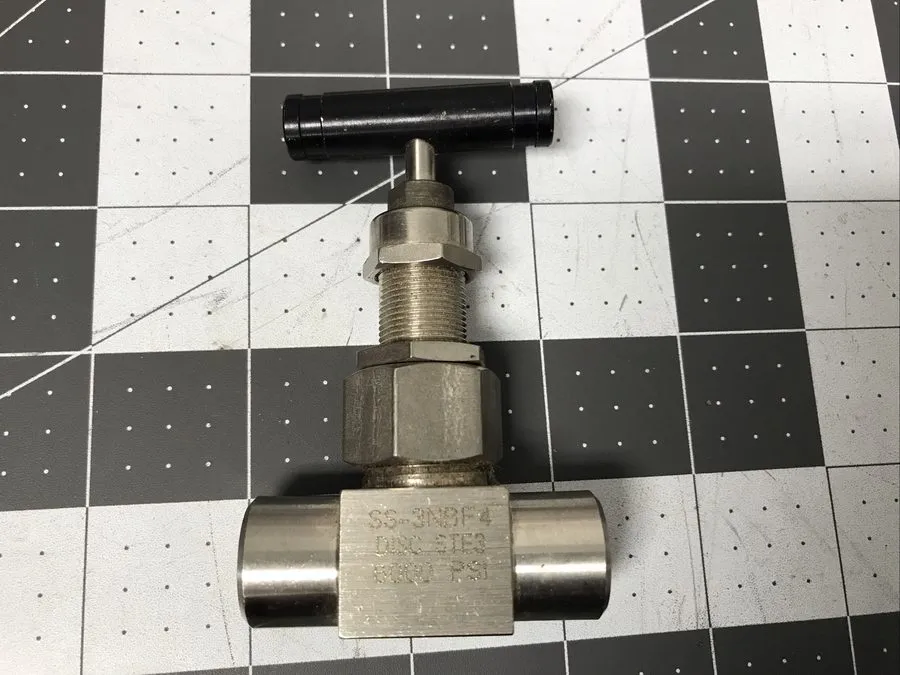 Клапан SS-3NBF4 Swagelok (Whitey) Union Bonnet Needle Valve, (LA09T)