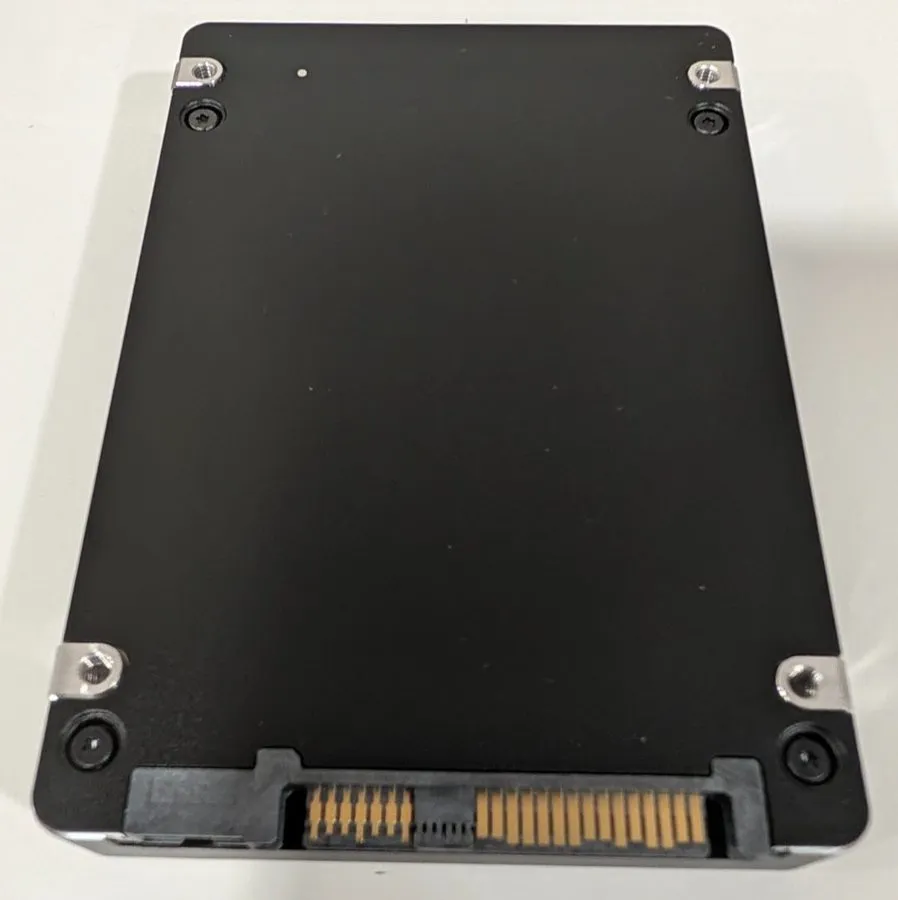 SSD-накопитель Samsung PM1633a 1.92TB 2.5" SAS 12G SSD MZ-ILS1T9N 512-Byte 90% H — фото лота 2