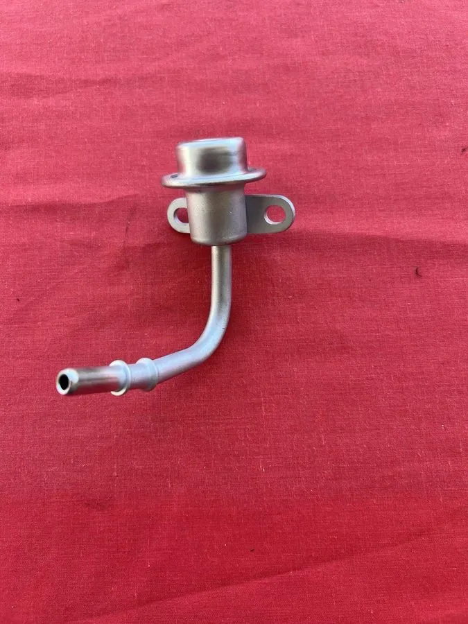 Трубопроводная арматура DENSO 23270-28020 Fuel Injection Pressure Regulator — фото лота 1