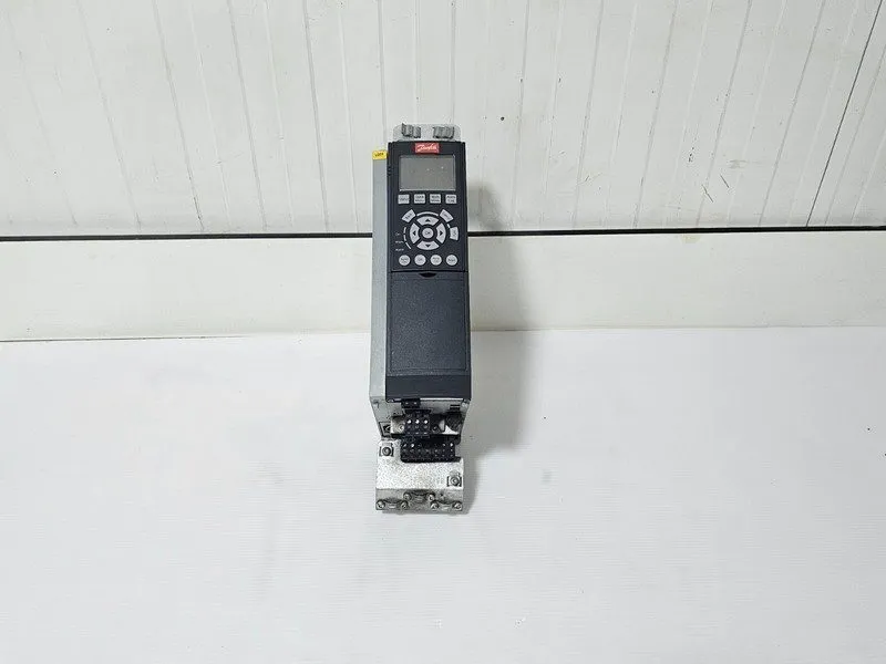 Частотный преобразователь DANFOSS 131H3493 VLT AUTOMATION DRIVE FC-302 FREQUENCY