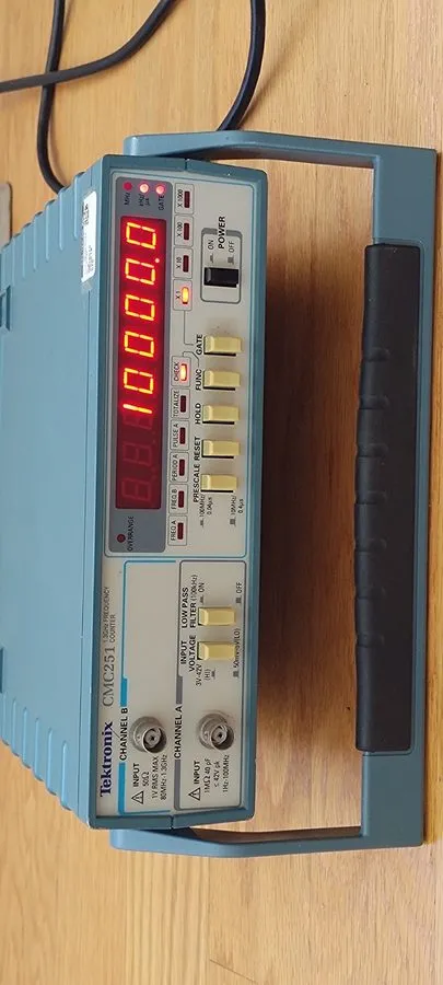 Тестер Tektronix CMC251 1.3 GHz Frequency Counter, From our Eng lab (Sn 50164)