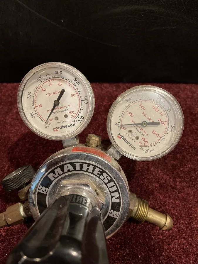 Трубопроводная арматура Matheson Gas Pressure Regulator Dual Gauge Inlet 3000 Ps
