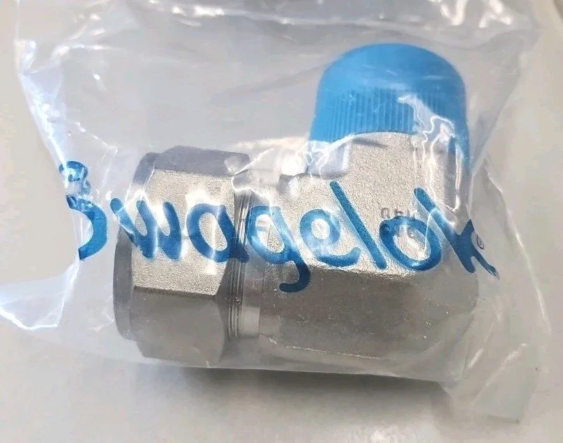 Фитинг Swagelok SS-1610-2-16 SS Tube Fitting Male Elbow 1” Tube OD x 1” MNPT — фото лота 1