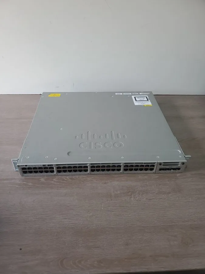 Коммутатор Cisco WS-C3850-48 Gigabit UPOE Stackable Switch With C3850-NM-2-10G