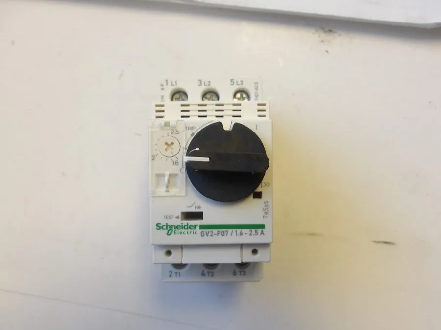 Автоматический выключатель Schneider Electric GV2P07 Motor Circuit Breaker 1.6–2