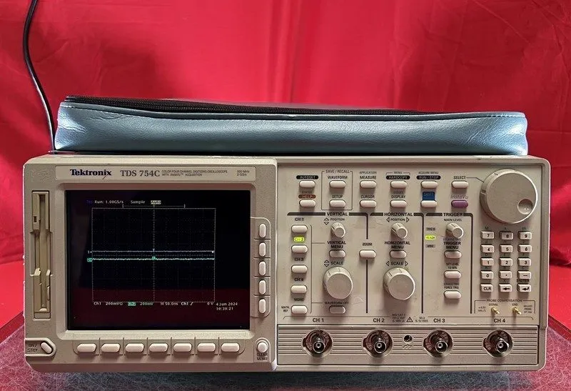 Осциллограф Tektronix TDS754C Opt. 2M, Digital Phosphor Oscilloscope 500MHz, 4-C