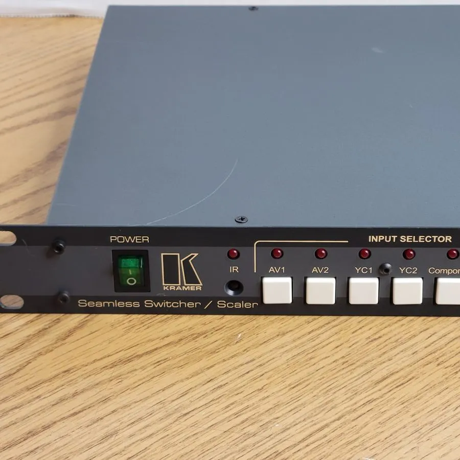 Видеокоммутатор Kramer VP-720DS Seamless Switcher / Scaler 00-VP-720DS with Powe