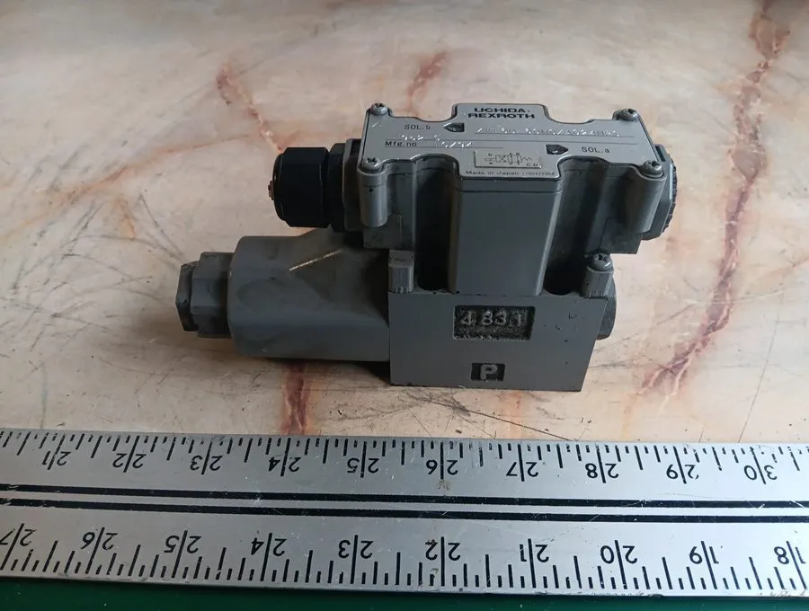 Пневмораспределитель UCHIDA REXROTH 4WE6D-60M0/AG24NPS DIRECTIONAL VALVE