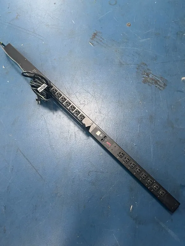 Блок розеток PDU APC AP7831 Power Distribution Unit Strip Metered Rack PDU