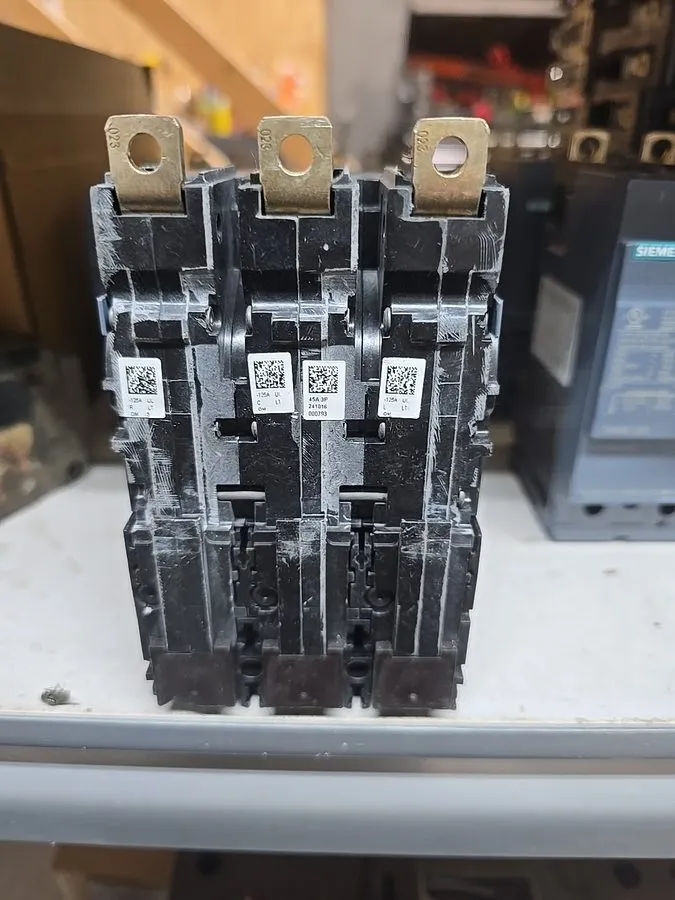 Автоматический выключатель Siemens 3VA4145-5ED34-0AA0 3p 45a 35 Circuit Breaker