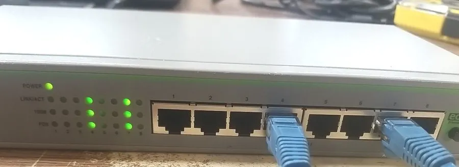 Коммутатор Allied Telesis AT-FS708 PoE 8 Port 10/100Mbps + 1 SFP Switch WORKS — фото лота 2