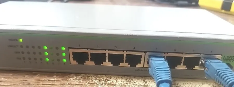 Коммутатор Allied Telesis AT-FS708 PoE 8 Port 10/100Mbps + 1 SFP Switch WORKS — фото лота 3