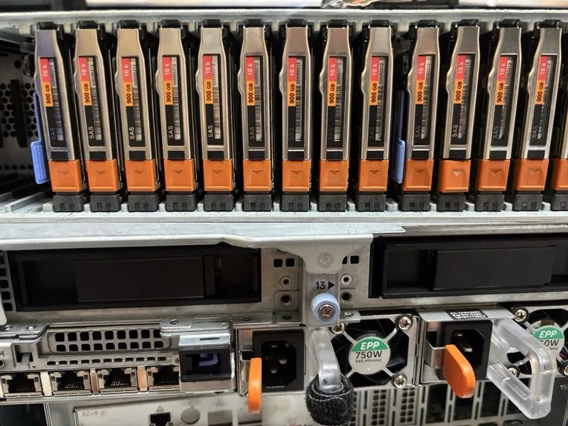 Жёсткий диск EMC 005049206 900GB 10K SAS 2.5" 6G HDD VNX5100/5300 V3-2S10-900 Ha — фото лота 1