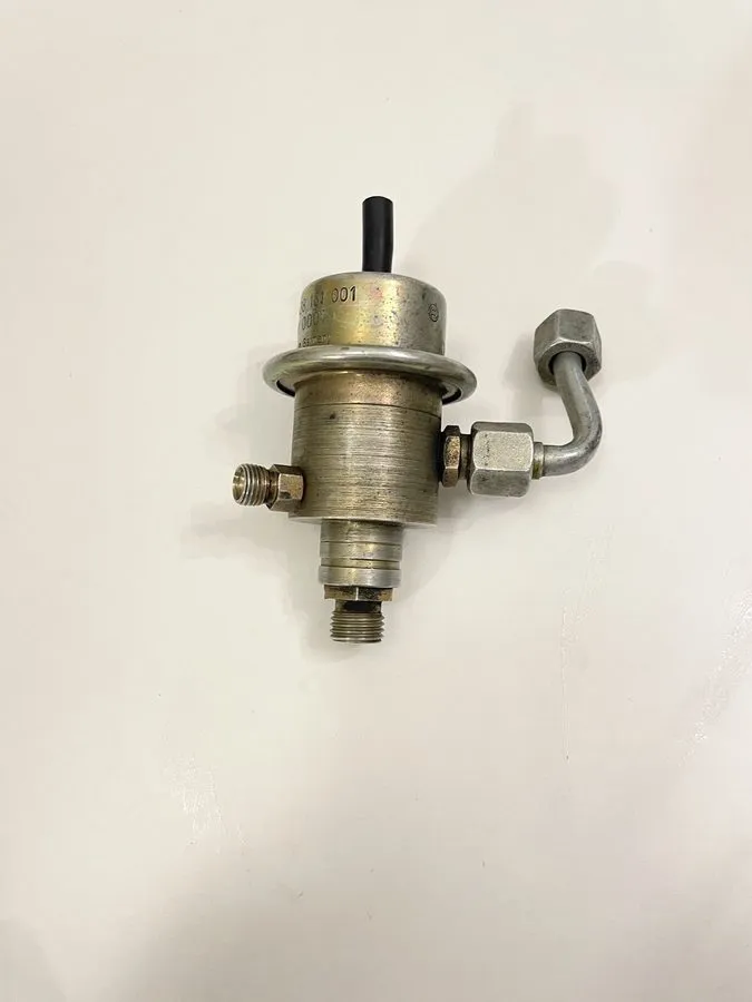 Трубопроводная арматура Mercedes-Benz W124 Fuel Pressure Regulator Bosch 0438161
