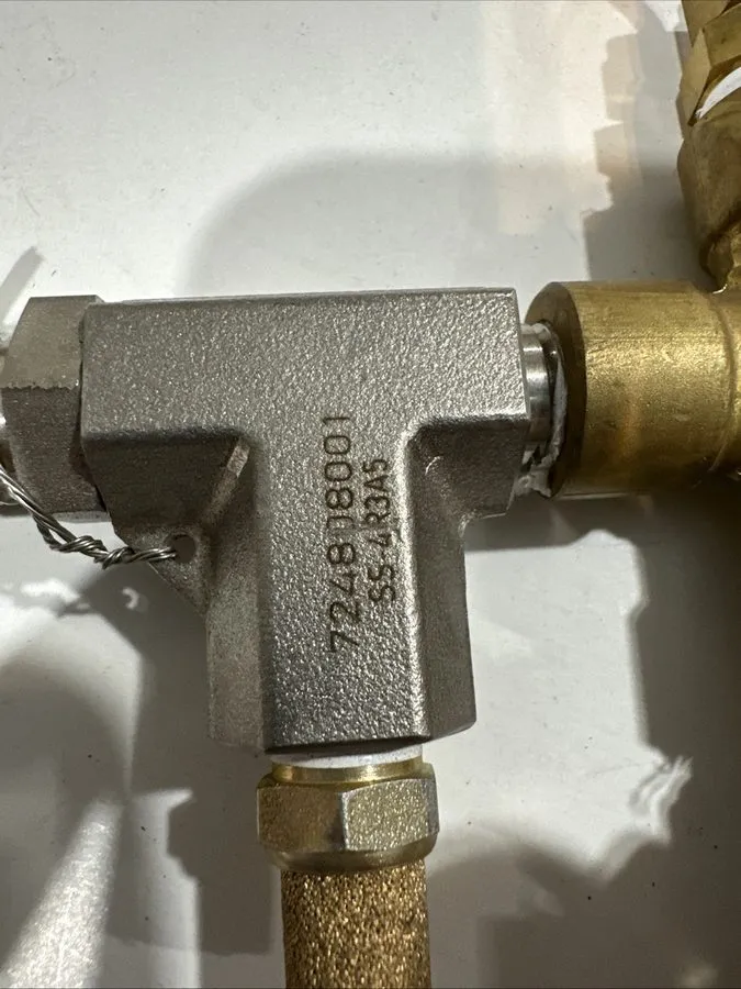 Клапан SWAGELOK SS-4R3A5 724808001 Gauge Filter Valve Manifold