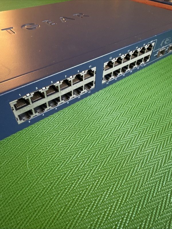 Коммутатор NETGEAR GS724T 24-Port Gigabit Managed Switch ProSAFE Rackmount VLAN — фото лота 3