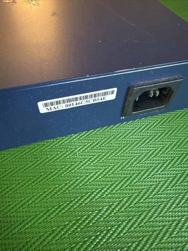 Коммутатор NETGEAR GS724T 24-Port Gigabit Managed Switch ProSAFE Rackmount VLAN — фото лота 4