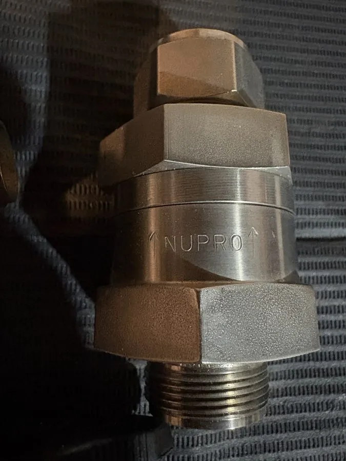 Клапан Whitey Swagelok Nupro Stainless Valve SS-2RS4-A — фото лота 2