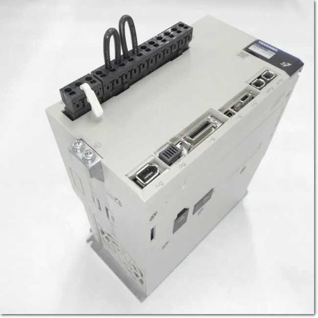 Сервопривод Yaskawa SGD7S-120A20A Servo Driver — фото лота 1