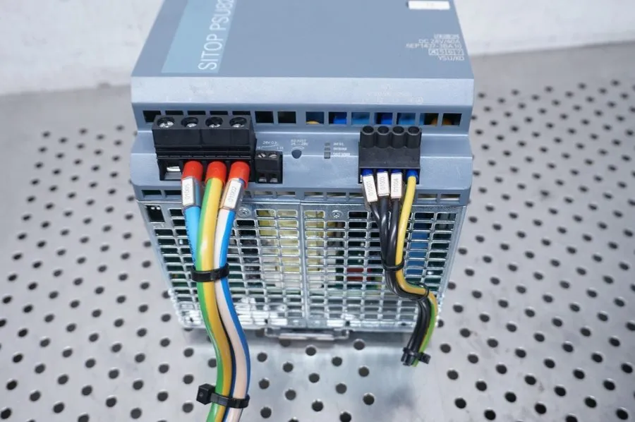 Блок питания SIEMENS 6EP1437-3BA10 SITOP PSU8200 POWER SUPPLY, 24VDC, 40A. 4E-21
