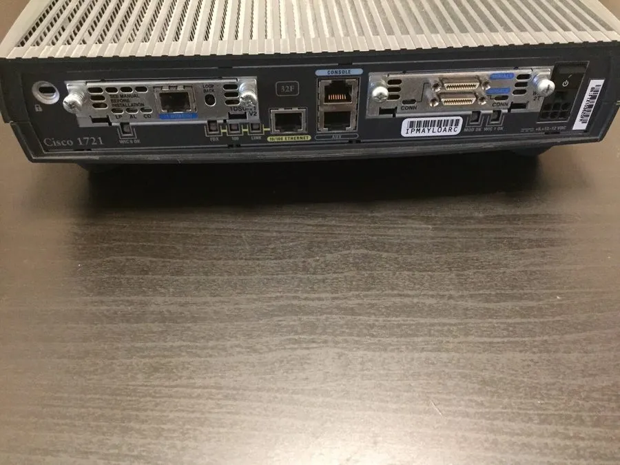 Маршрутизатор Cisco 1721 3-Port 10/100 Wired Router (CISCO1721)