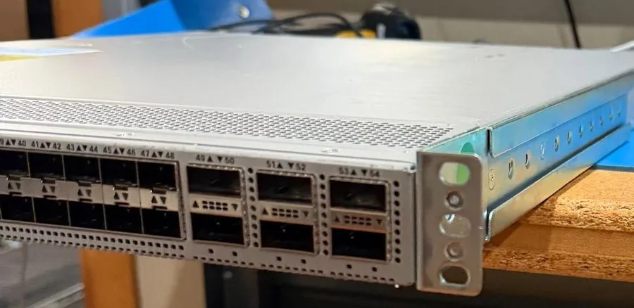 Коммутатор Cisco N9K-C93180YC-FX SFP 48 x 1/10/25-Gbps and 6 x 40/100-Gbps QSFP 
