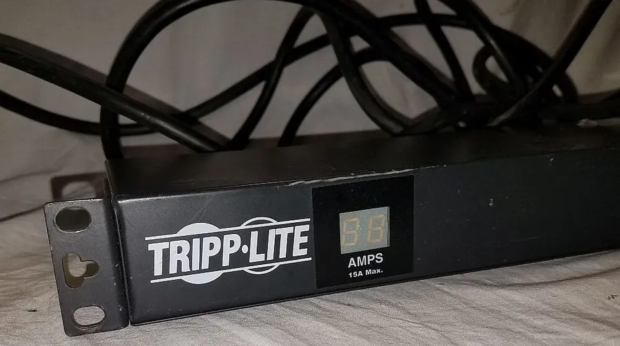 Блок розеток PDU Tripp Lite PDUMH15 1.4kW Metered PDU 120V 13 Outlets 5-15R 5-15
