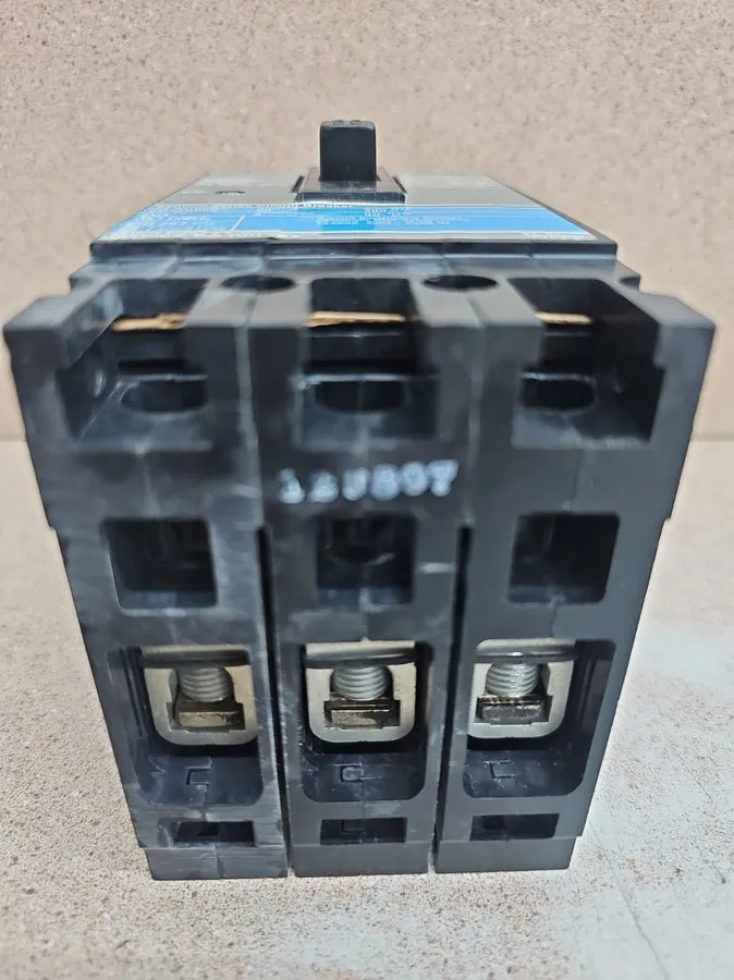 Автоматический выключатель Siemens ED43B060 Sentron Series Circuit Breaker 60A 3