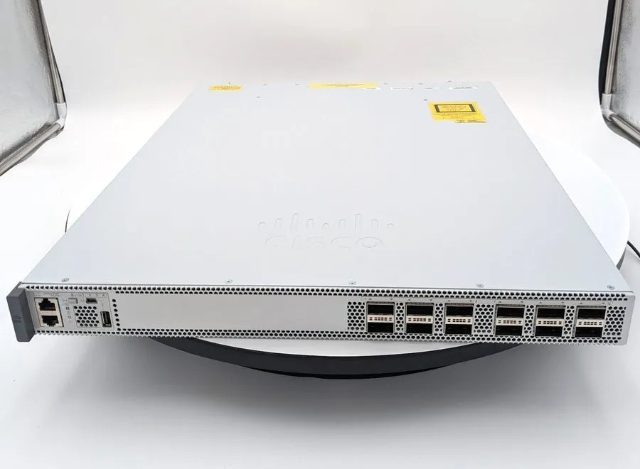 Коммутатор Cisco C9500-12Q-A Catalyst 9500 12-port 40G switch