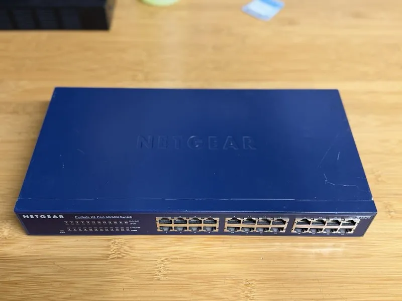 Коммутатор NETGEAR ProSafe JFS524 24-Port Ethernet Network Switch 10/100 Rackmou