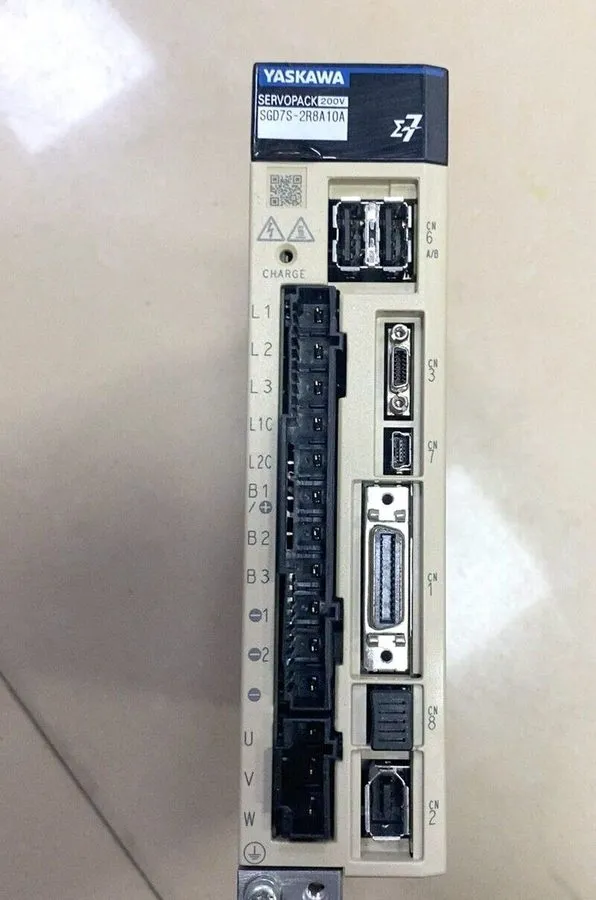 Сервопривод Yaskawa SGD7S-2R8A10A AC Servo Drive