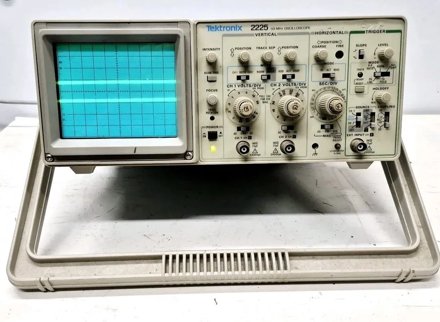 Осциллограф Tektronix 2225 50 MHz 2 Channel Analog Oscilloscope