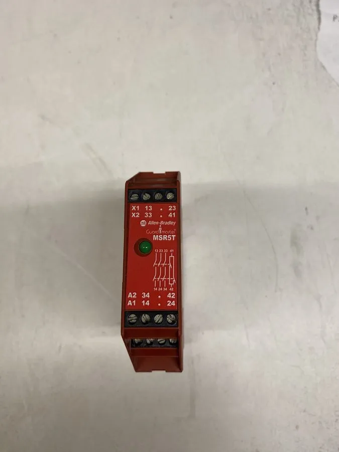 Реле безопасности MSR5T ALLEN BRADLEY 440R-B23020 GUARD MASTER MONITORING SAFETY — фото лота 1