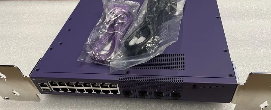 Коммутатор Extreme Networks 5320-16P-4XE Extremeswitching 5320 16x10/100/1000bas