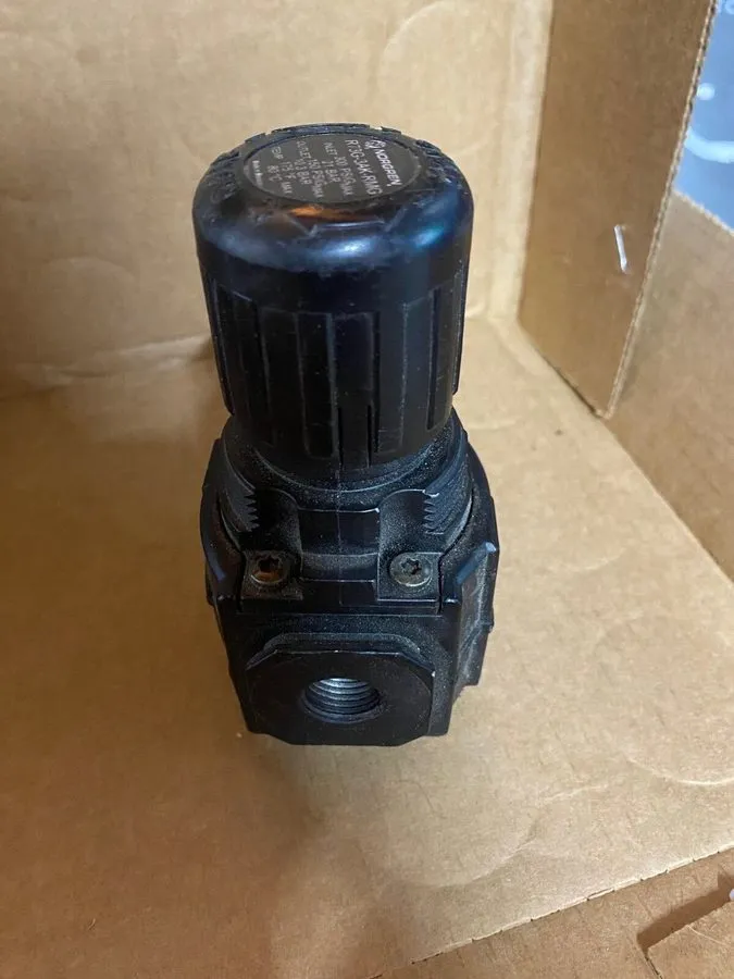 Трубопроводная арматура Norgren R73G-3AK-RMG Pressure Regulator W/Gauge 3/8” PTF — фото лота 3