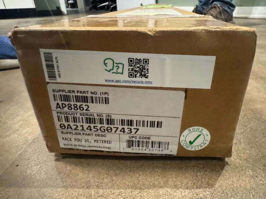 Блок розеток PDU APC AP8862 APC NetShelter Metered Rack PDU, 2G, 0U, 20A,120/208 — фото лота 1